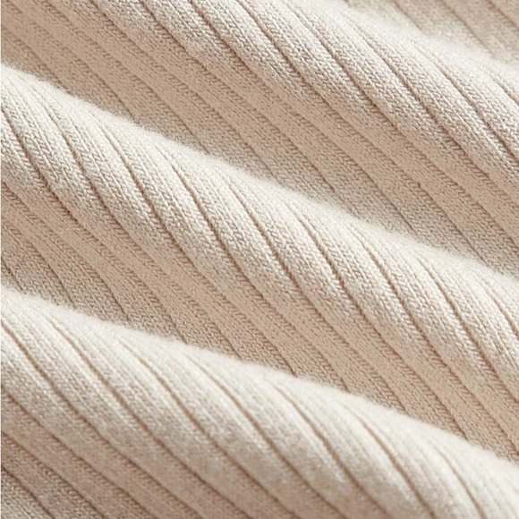 sweetheart neck knot front crop tee - Picture 3 of 4